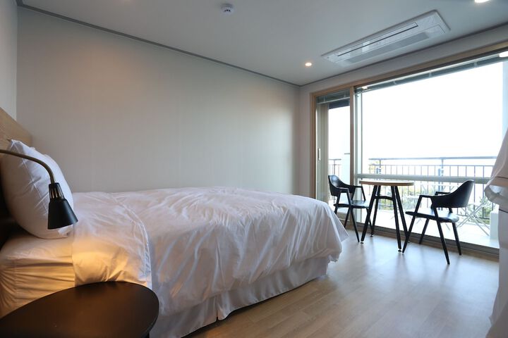 Room 11 of 35