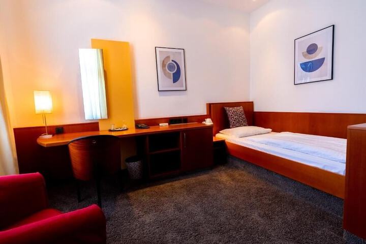 Room 21 of 39