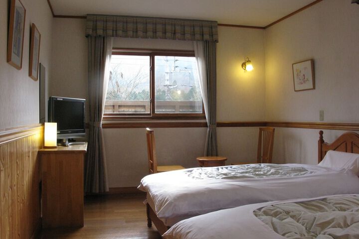 Room 3 of 33