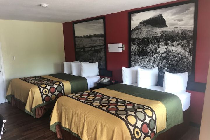 2 Queen Beds (1 of 11)