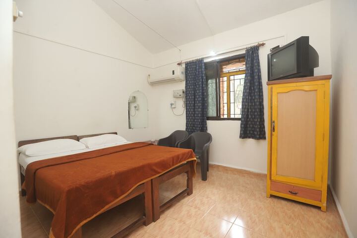 Room 8 of 25