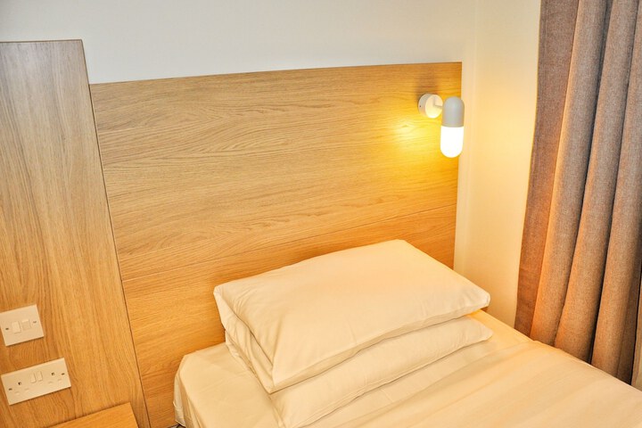 Room 8 of 34
