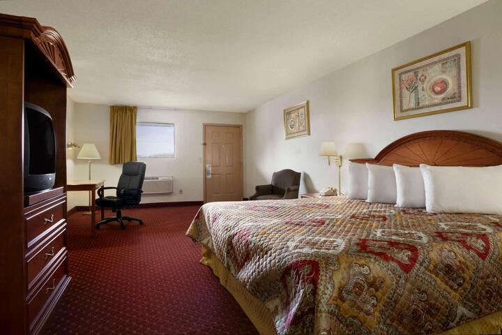 1 King Bed (1 of 10)