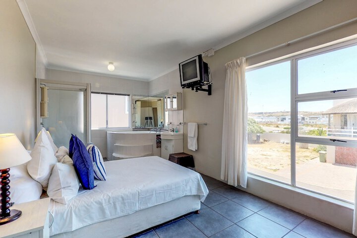 Room 8 of 47