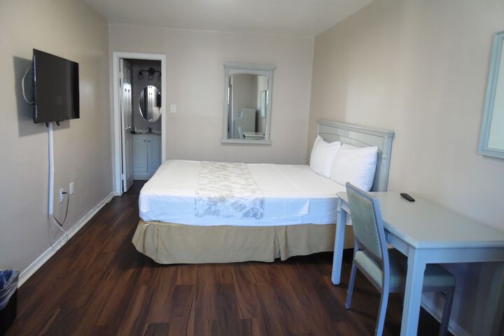 Room 4 of 90