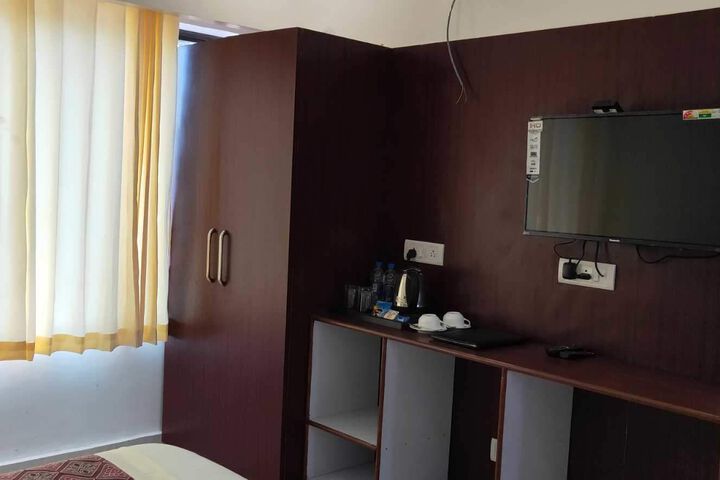 Room 8 of 30