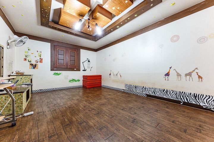 Room 25 of 27