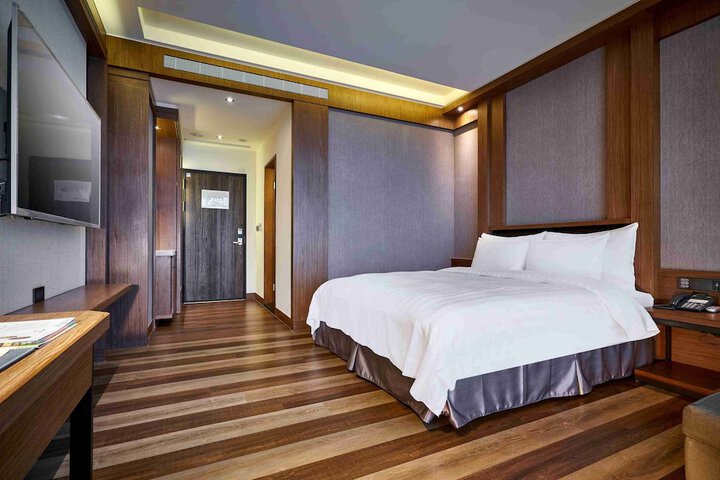 Room 14 of 66
