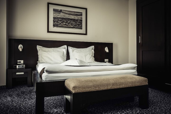 Room 15 of 34