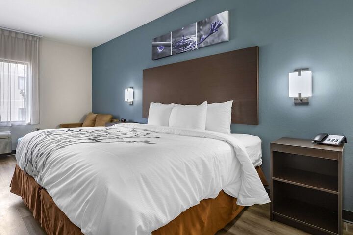 1 King Bed (1 of 8)