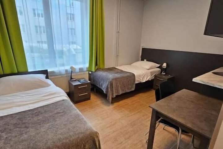 Room 13 of 27