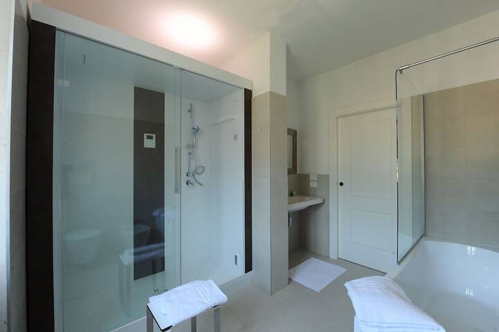 Room 34 of 42