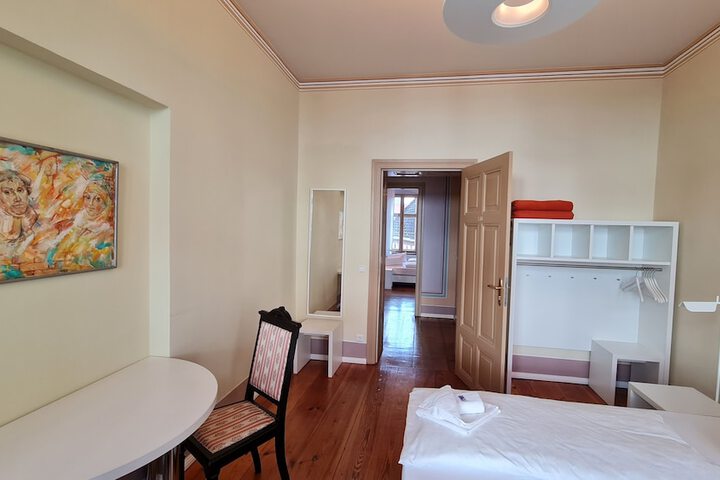Room 19 of 174