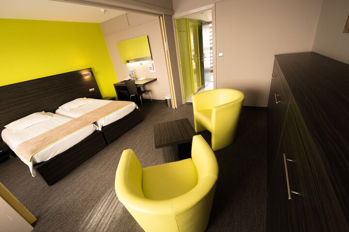 Room 9 of 42