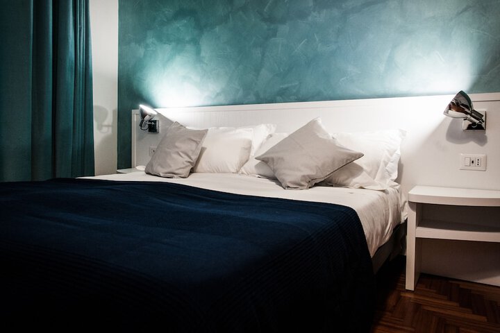 Room 10 of 24