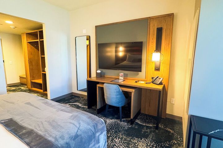 Room 18 of 34