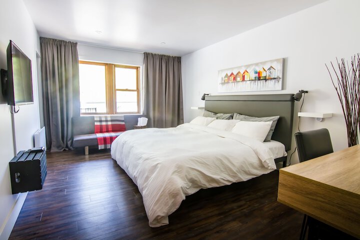 Hero Image 1 of 19