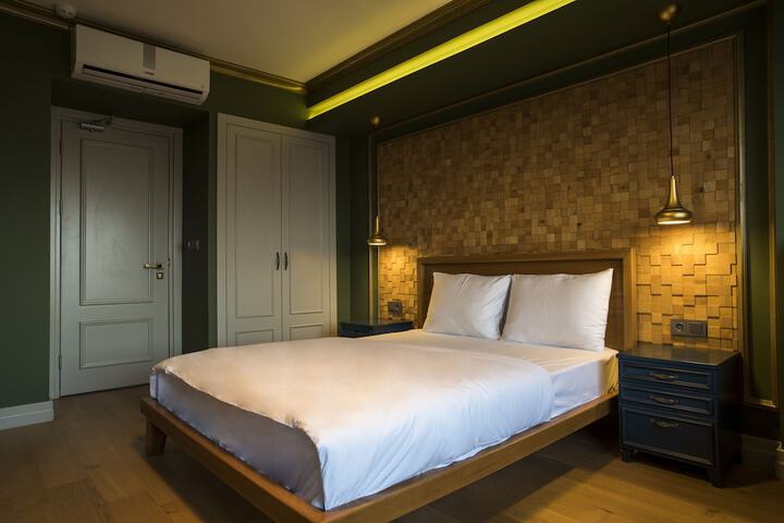 Room 12 of 36