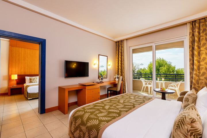 Room 52 of 180