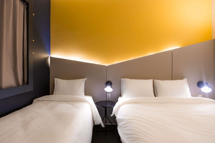 Room 8 of 38