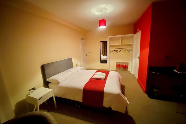 Room 4 of 23
