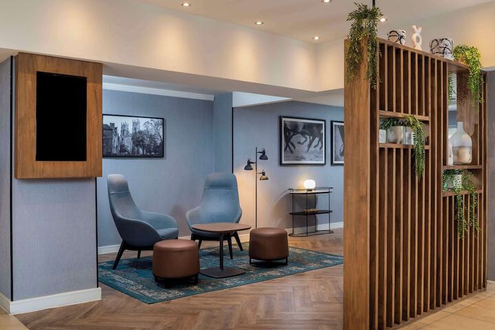 Entrance & Lobby