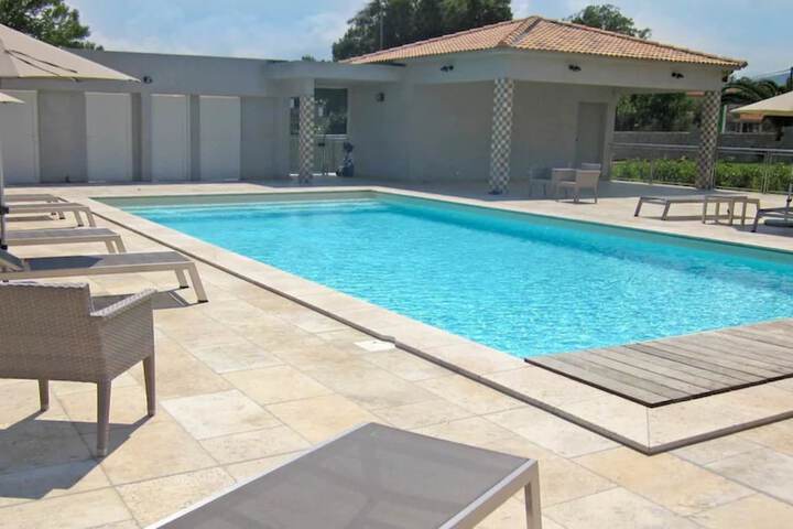 Pool Hotel