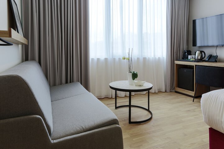Room 15 of 74