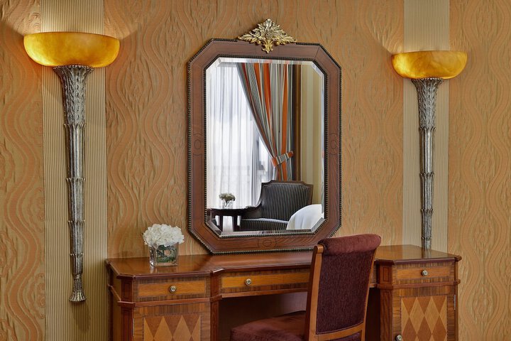 Room 18 of 110