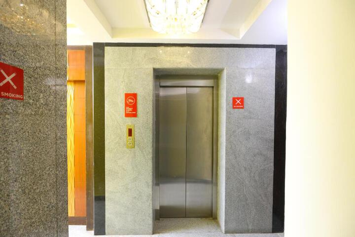 OYO 5446 HOTEL MAHARAJAY