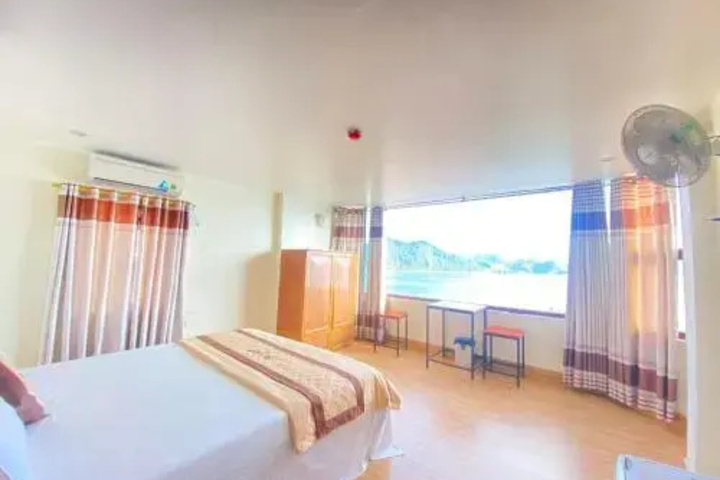 Room 5 of 38