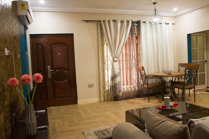 Room 4 of 11