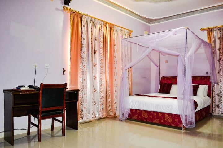 Room 4 of 15