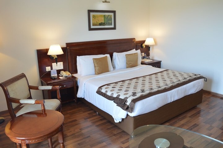 Room 3 of 52