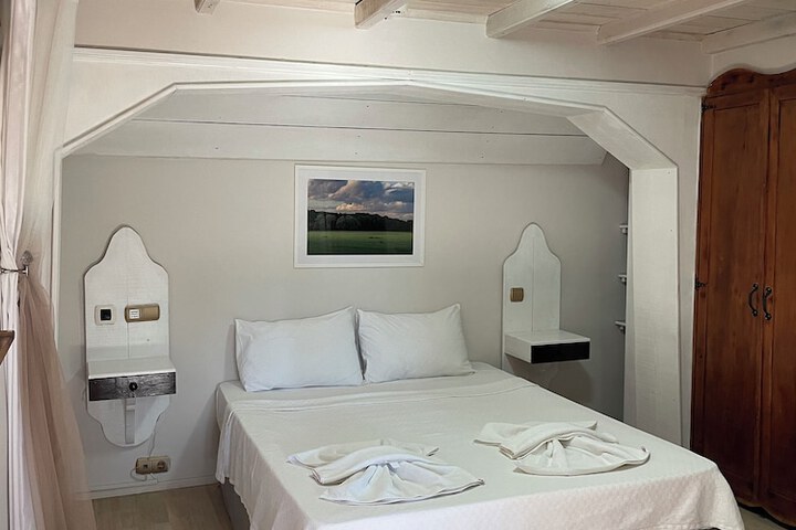 Room 14 of 80