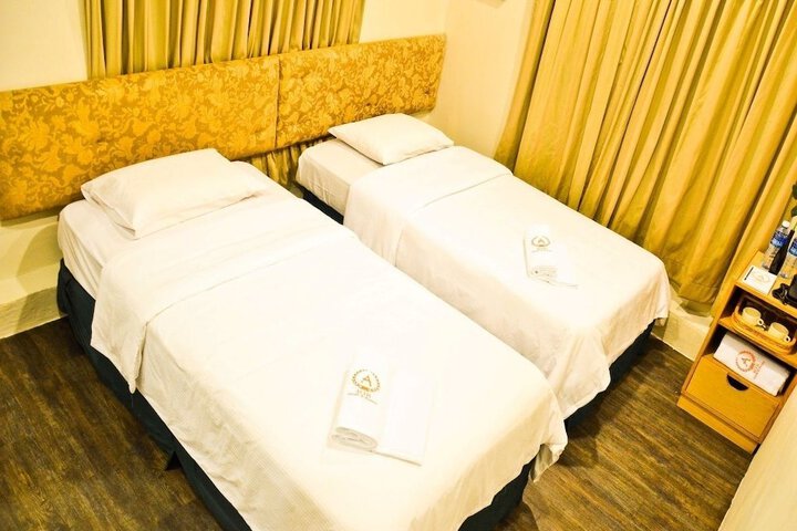 Room 6 of 12