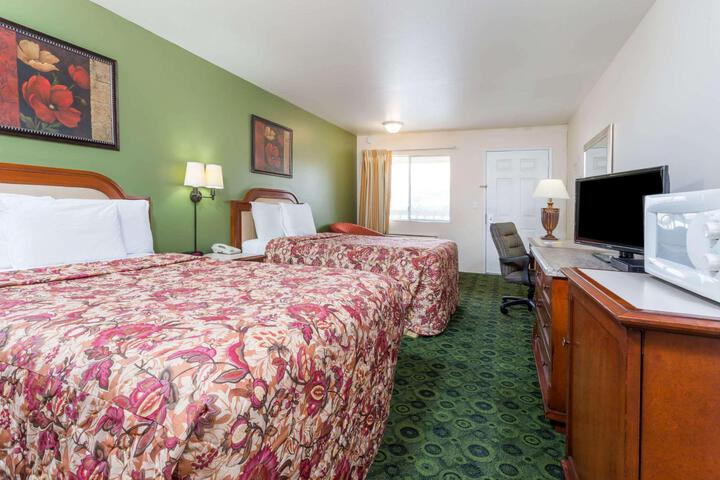 2 Double Beds (1 of 3)