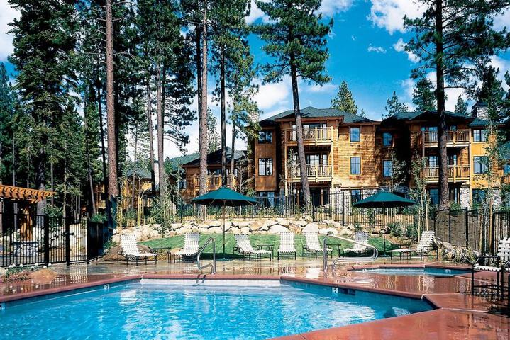 Pool Hotel