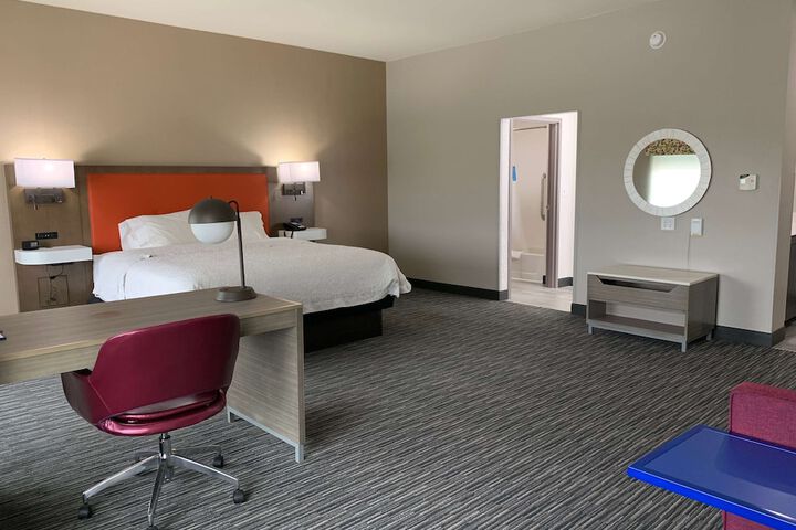 Room 28 of 79