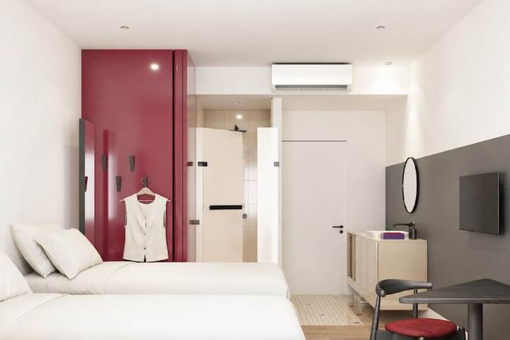 Room 6 of 9