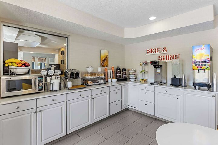 Breakfast area