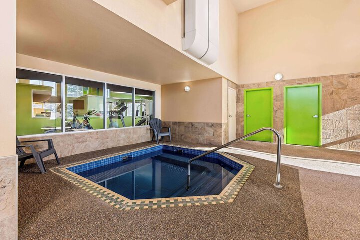 Hotel with Pool