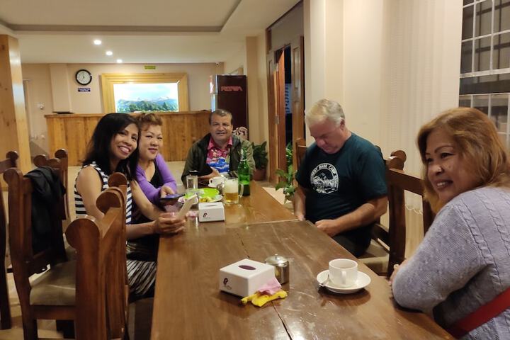 Dining 8 of 11