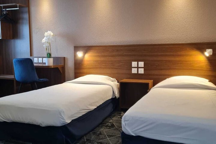 Room 4 of 6