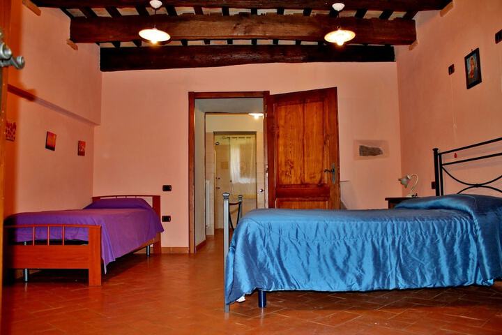 Room 4 of 28