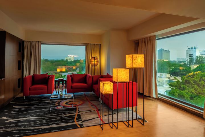 Room 10 of 77