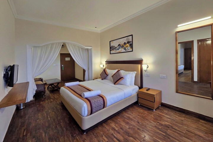 Room 10 of 68
