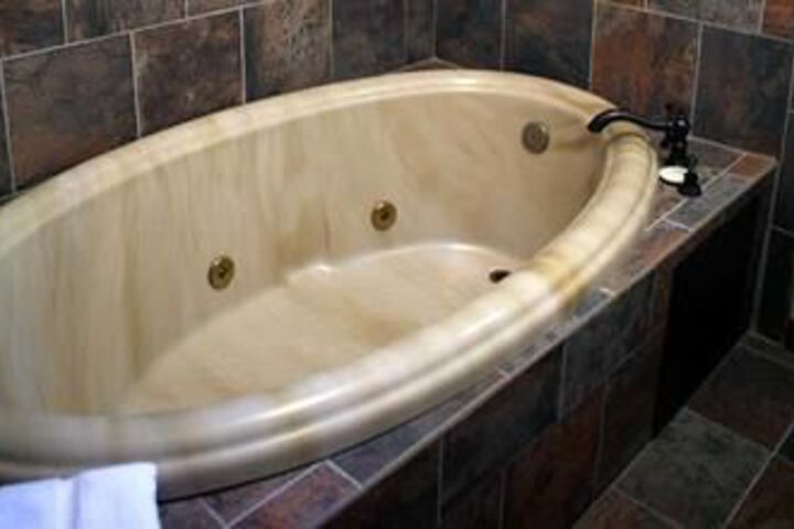 Hot Tub 2 of 9