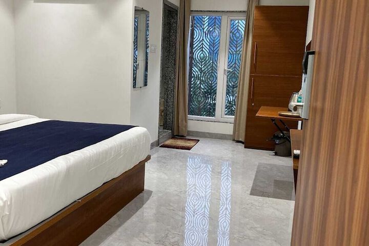 Room 4 of 20