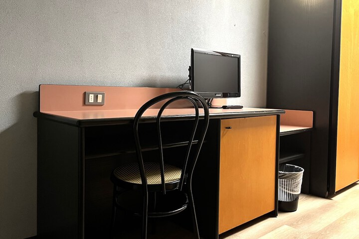 Room 8 of 21